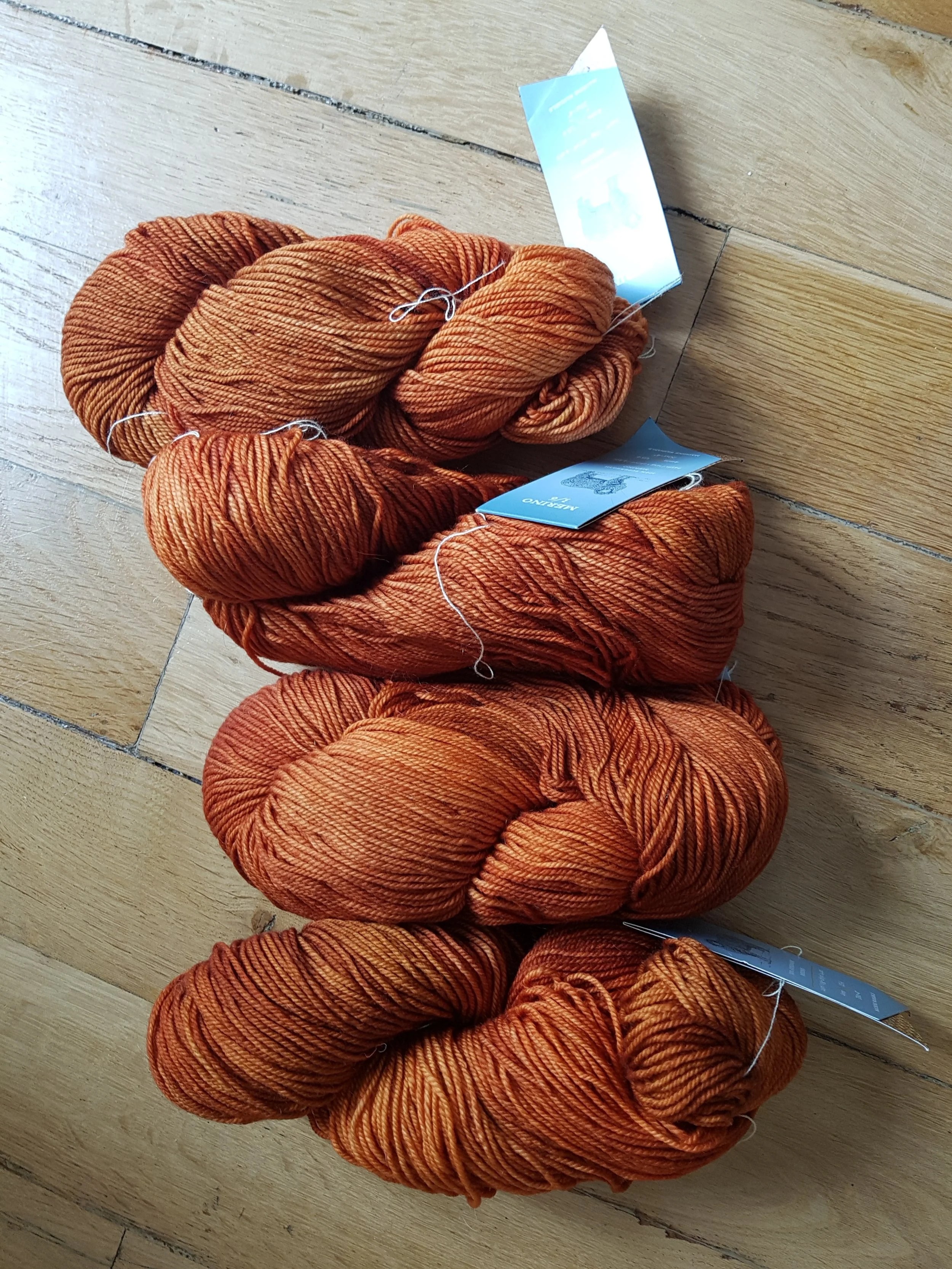  Cette superberie attend depuis plus de 4 ans dans mon tiroir. 