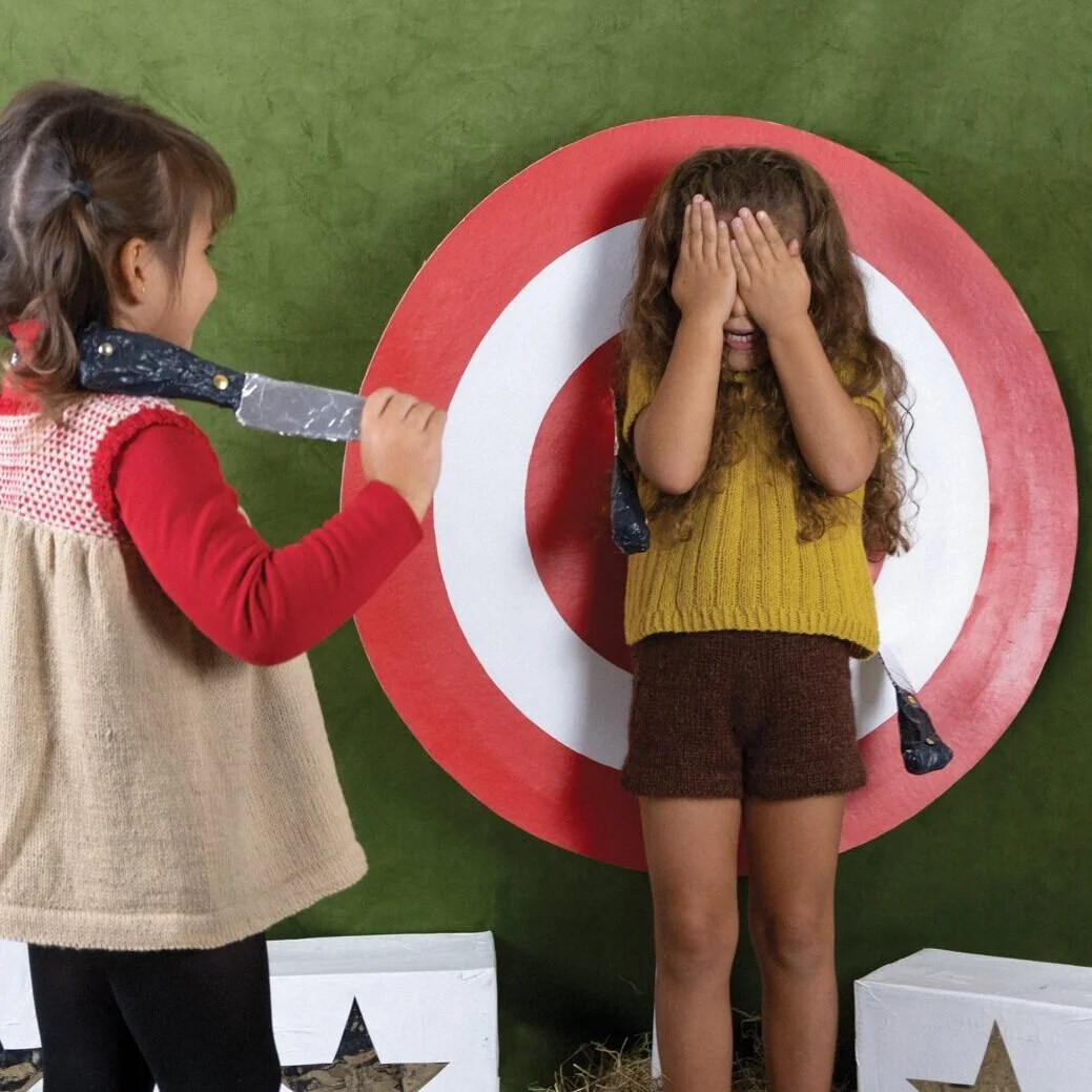 Je vous prÃ©sente les redoutables soeurs Prat-Amrane, MaÃ«lys et Emma. 