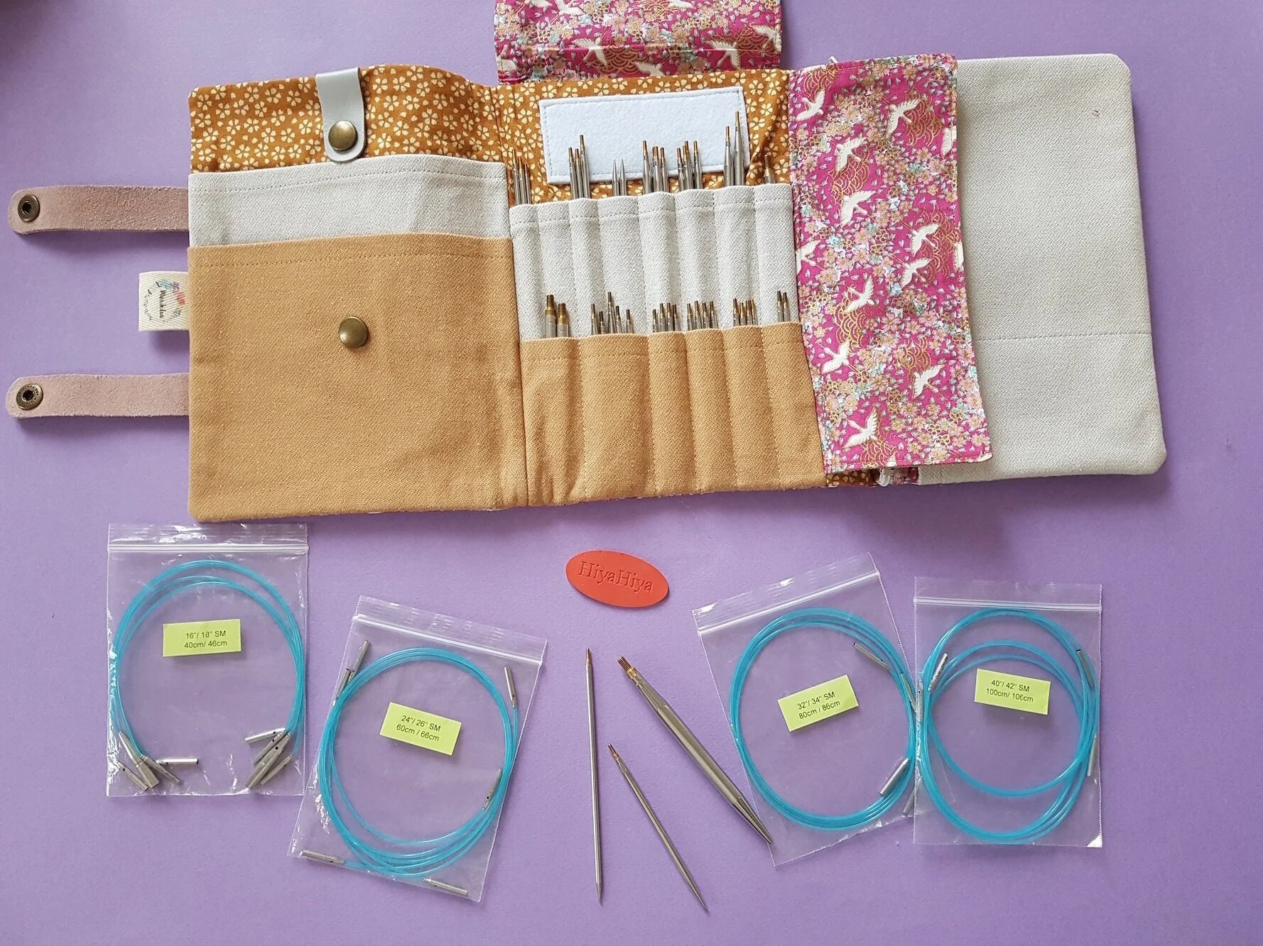  Ici vous voyez les diffÃ©rents cÃ¢bles et les diffÃ©rentes longueurs de pointes de HiyaHiya. La belle pochette est une commande passÃ©e chez  Marjeeva .  