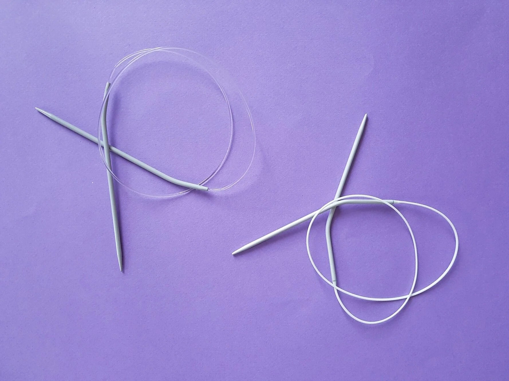  Ici deux paires qui traÃ®nent de marque inconnue de mauvaise qualitÃ©. Elle essayent de me tuer en me sautant au visage dÃ¨s que je veux les dÃ©senrouler. 