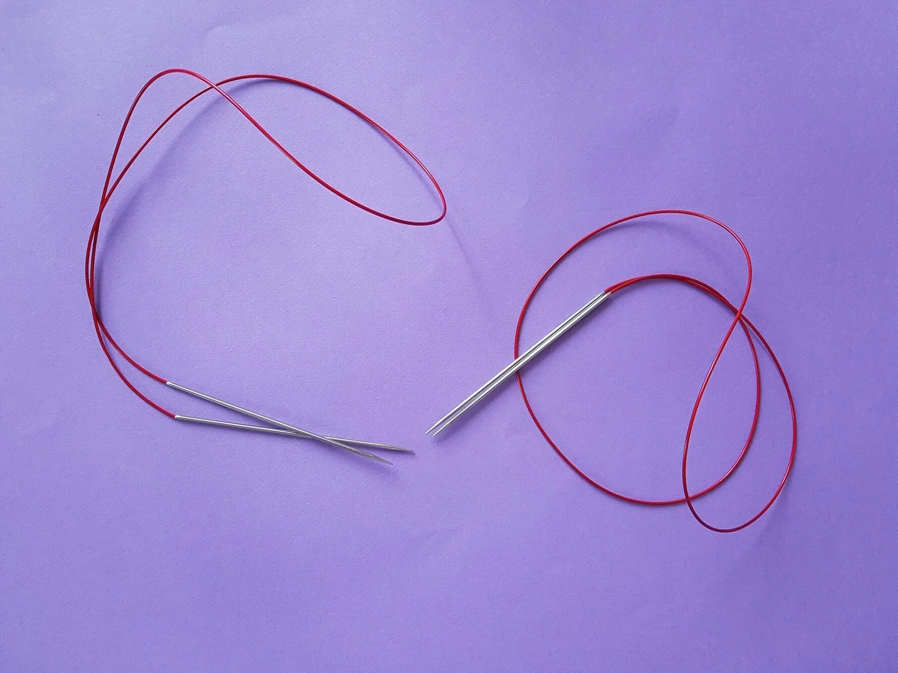  Deux paires dâaiguilles fixes Chiaogoo, je mâen sers pour les chaussettes et les bords cÃ´tes, mon kit dâaiguilles Chiaogoo (on verra plus tard) ne commenÃ§ant quâau 2,75 mm.  