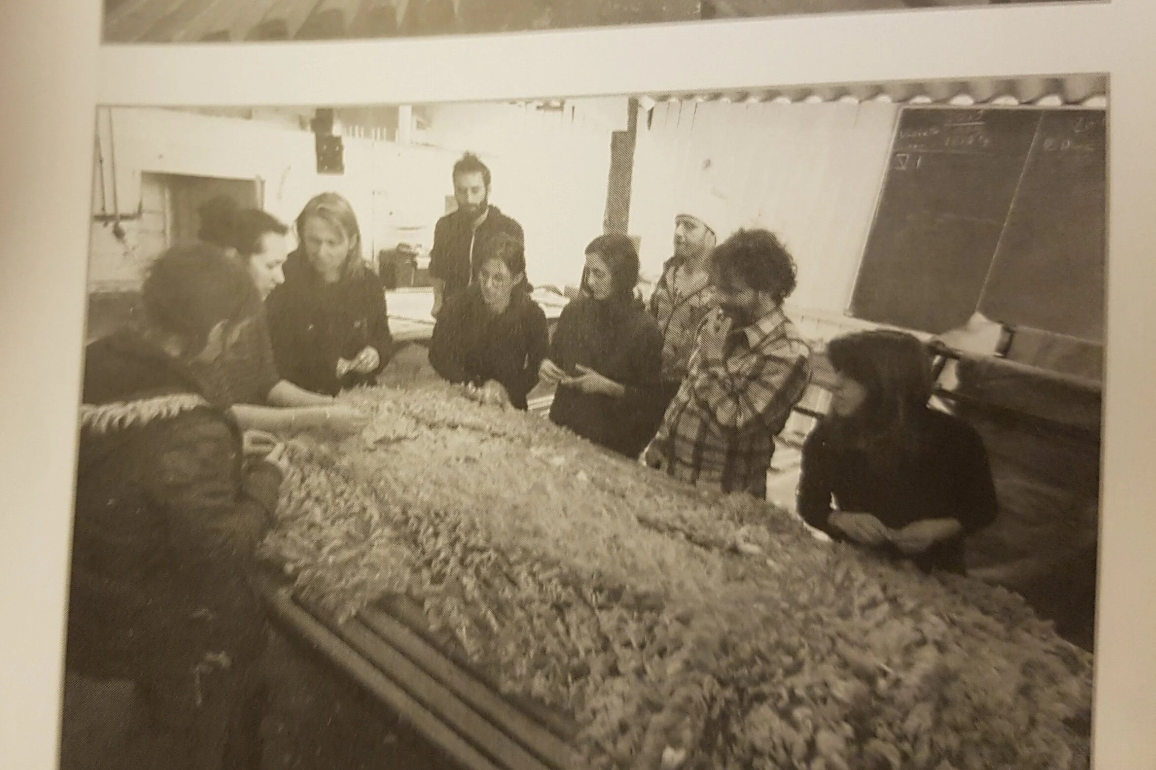  La photo, ainsi que celle d’hier que je n’avais pas créditée pour ne pas vous mettre trop la puce à l’oreille, provient du Déshabillez-moi numéro 65  