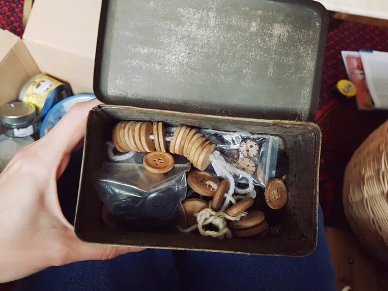  La boîte des boutons en bois 