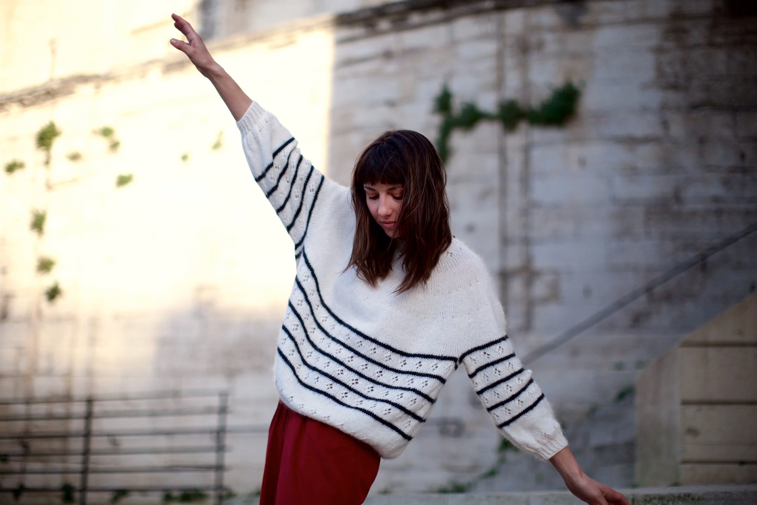  La marinière Sébastien d’Aurélie, ajourée à empiècement rond qui se travaille avec un fil de mérinos et un fil de mohair et soie 