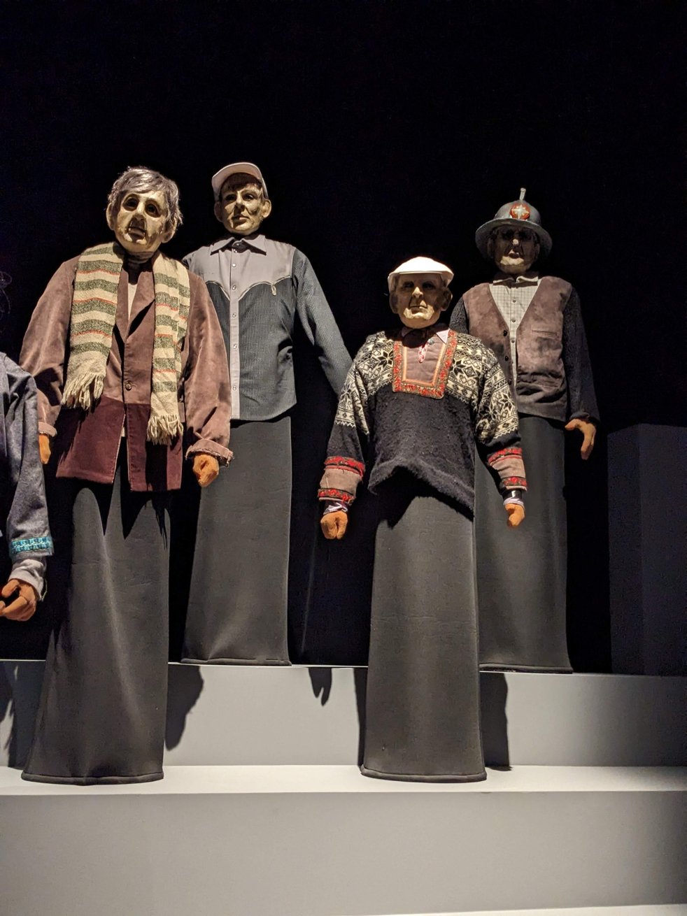  Les marionnettes de l’angoisse, mais avec un beau pull… 