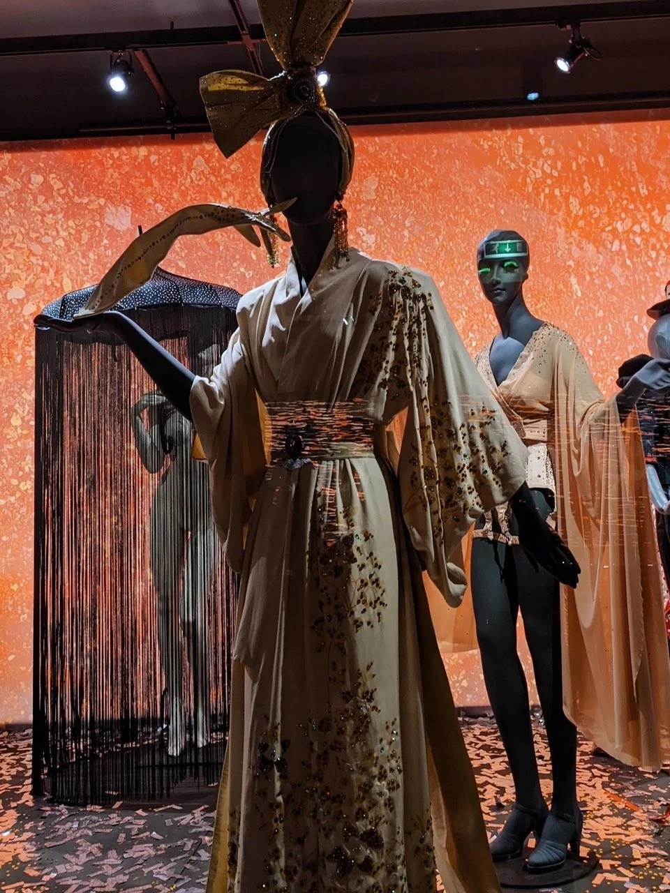  Les tenues des effeuilleuses sont magnifiques 