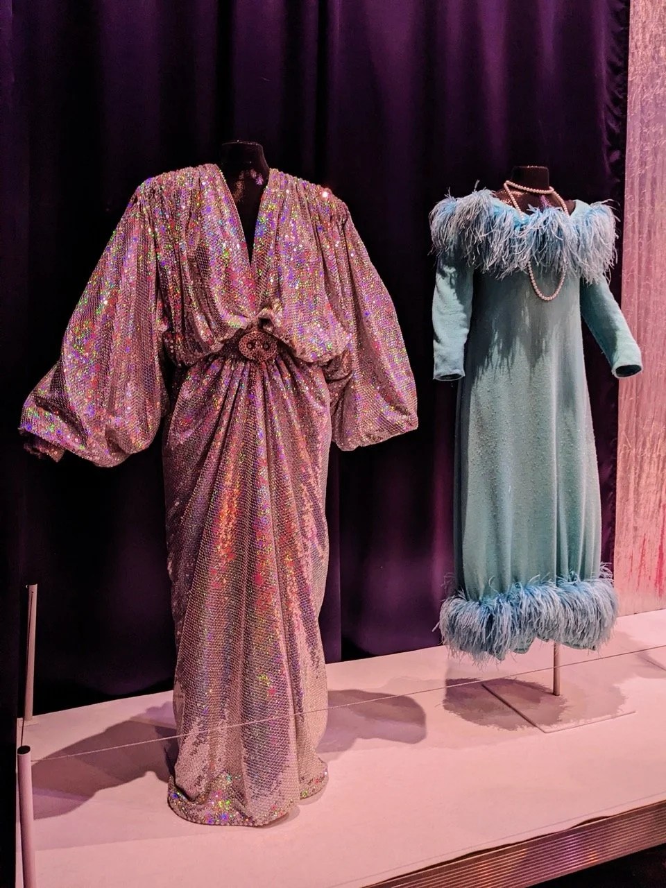  On a dit jamais trop de paillettes 