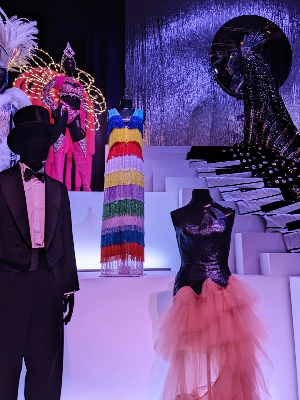  J’adore cette petite robe à franges 