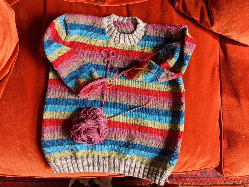 Des tricots finis et des tricots presque&nbsp;finis…