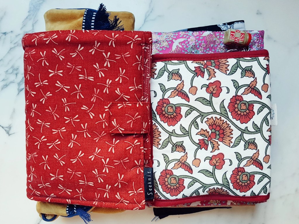 Alice et les pochettes à aiguilles…