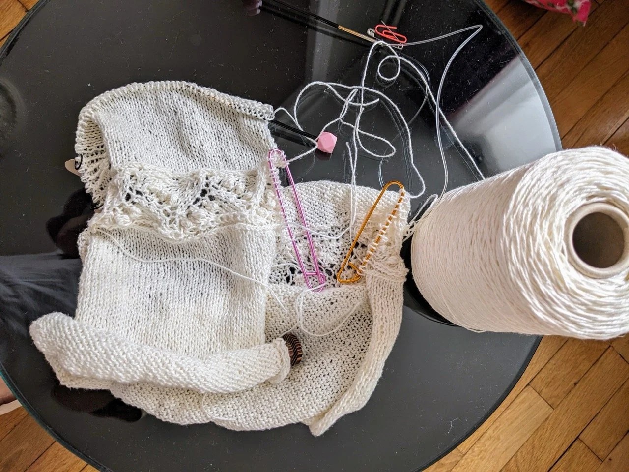   Nouvel ouvrage en Pernelle de Natissea détricoté puis recommencé.  