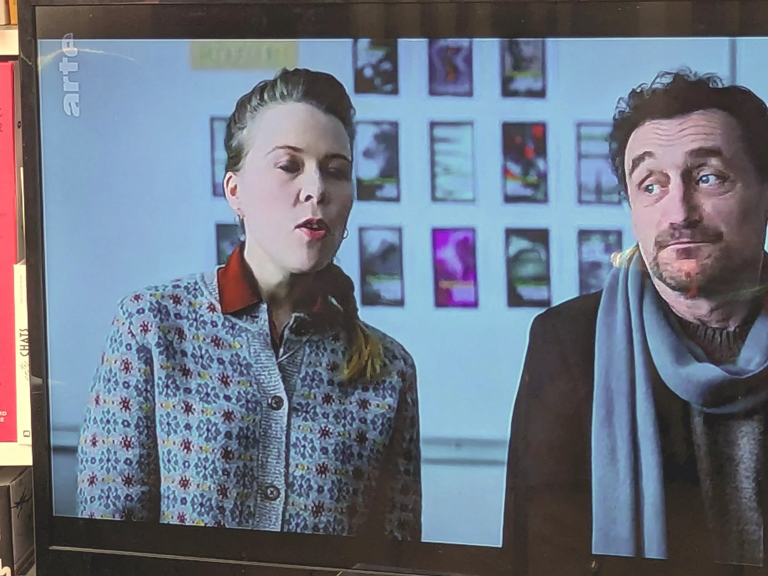  C’est franchement pas facile de prendre sa tv en marche en photo… 