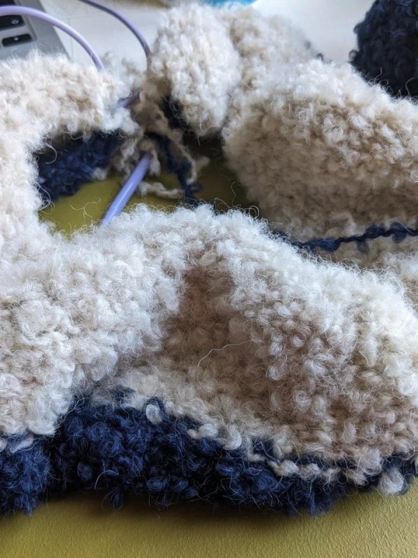 Ça commence en tricot mais ça part en&nbsp;papeterie…